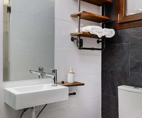 Stylish And Modern - Miltos 아파트 *